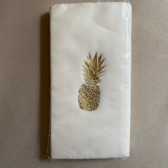 PACK OF 6 DISPOSABLE PAPER NAPKINS WITB EMBOSSED GOLD PINEAPPLE 🍍 NEW - Picture 1 of 5